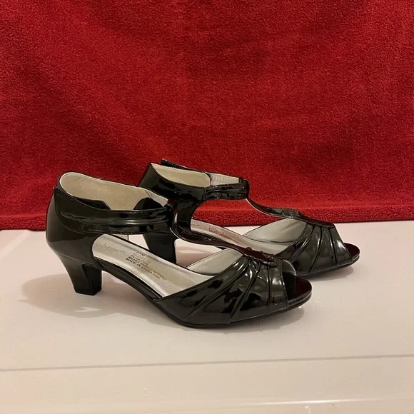 Angel Steps Eva Pump Women’s Shoes, Black Patent, Size—7.5 - Picture 6 of 12